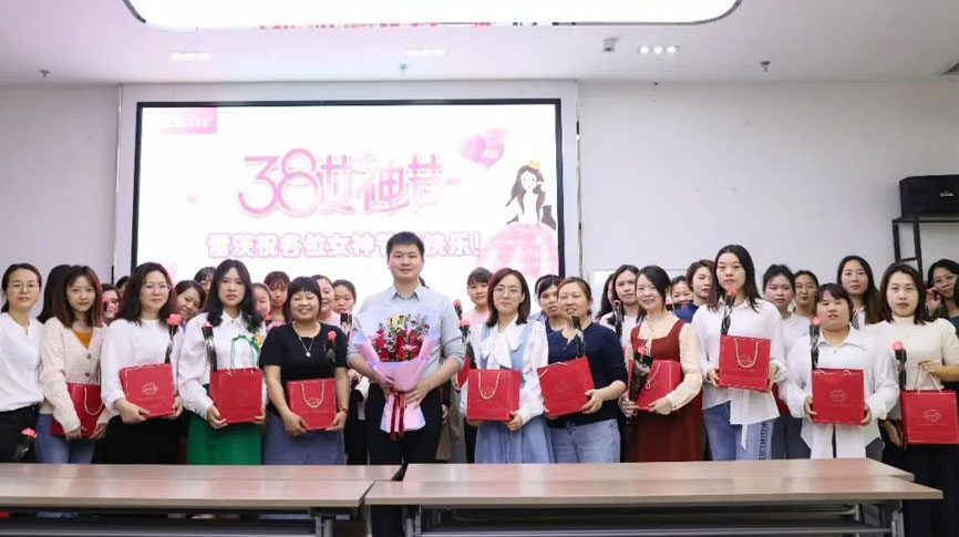 春風(fēng)十里不如你：雷茨慶祝第100個(gè)婦女節(jié)！
